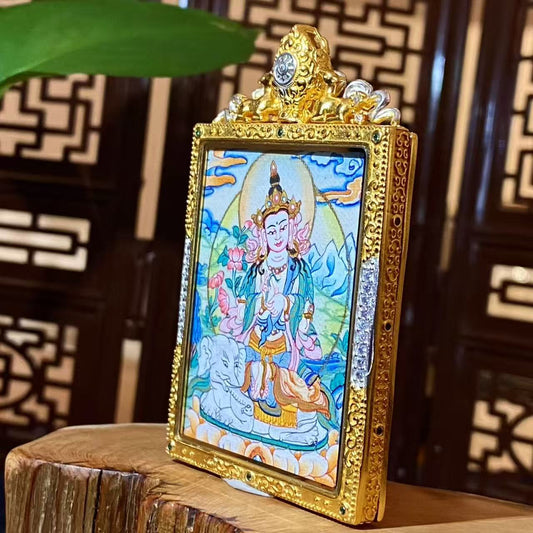 Side view of Samantabhadra Bodhisattva thangka pendant showing the gold-plated copper Tibetan Gawu craftsmanship