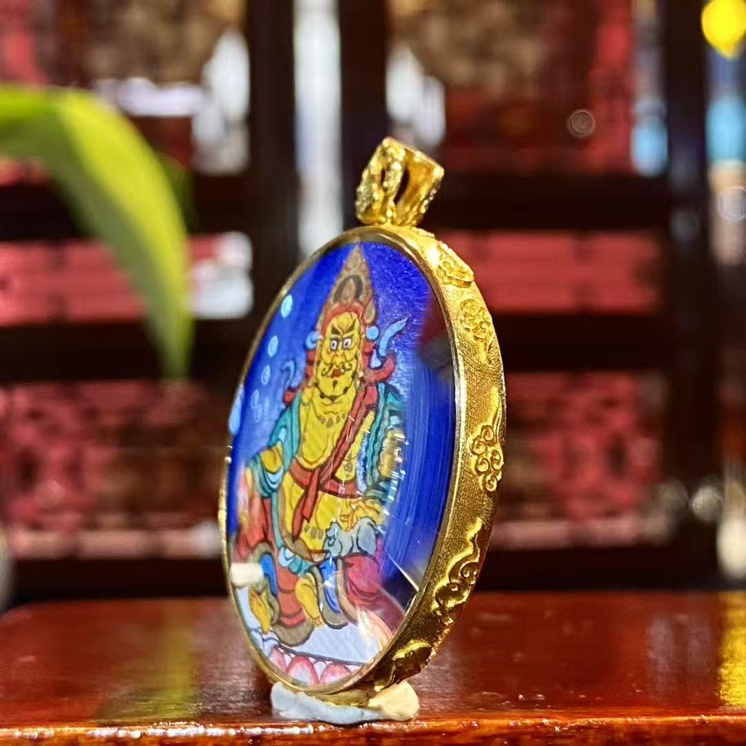 Side detail of circular 18K gold Gau box with sapphire crystal mirror, showing craftsmanship of a Rebgong hand-painted double-sided Gau Thangka pendant