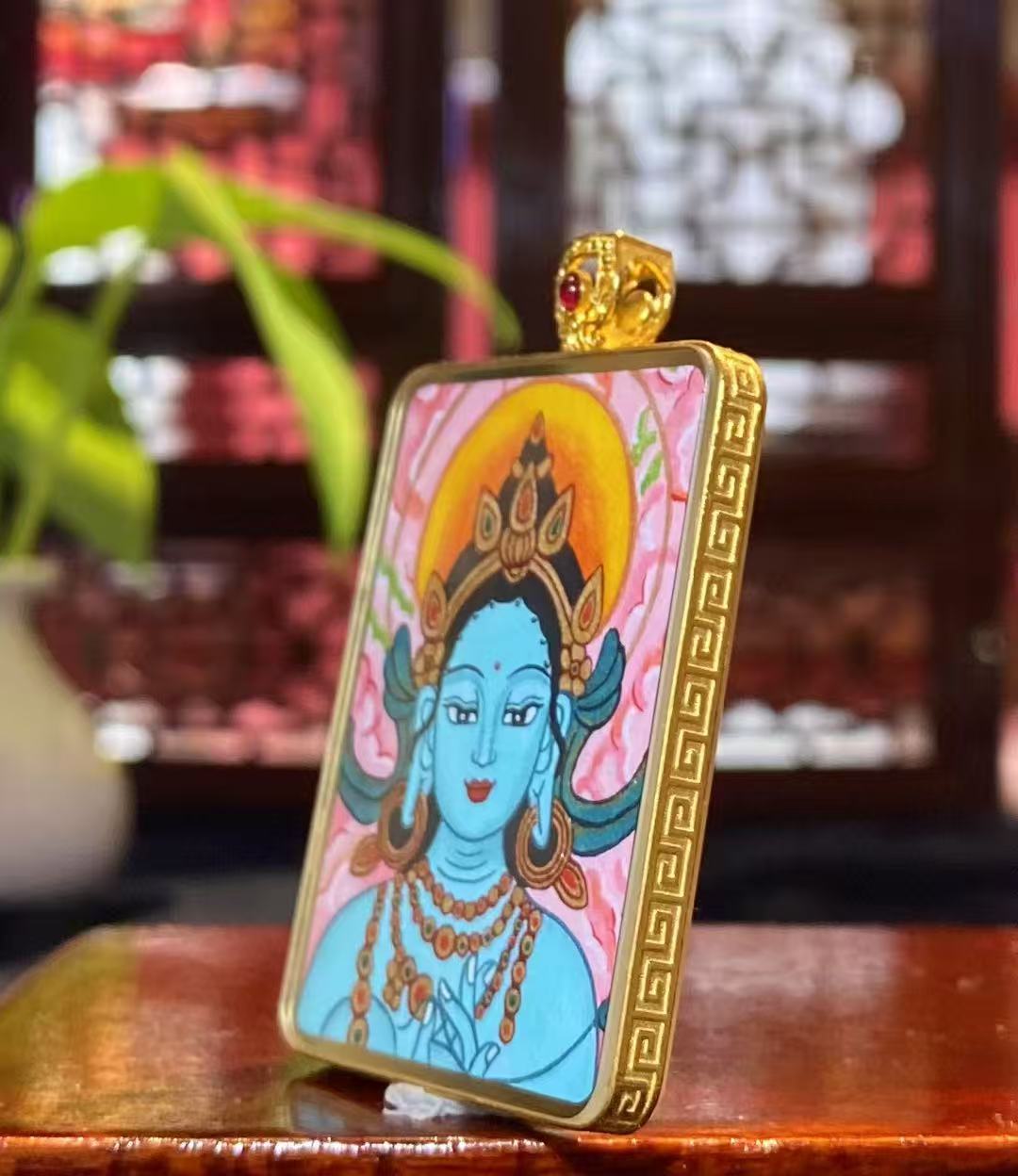 Side detail of 18K gold Gau box with sapphire crystal mirror, showcasing craftsmanship of a Rebgong double-sided Gau Thangka pendant