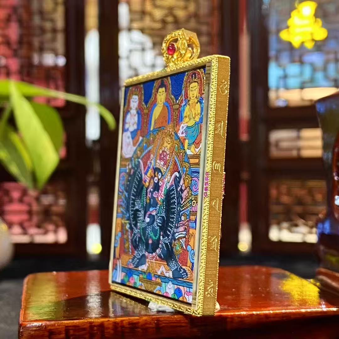 Side detail of 18K gold Gau box with sapphire crystal mirror, showcasing craftsmanship of a Rebgong double-sided Gau Thangka pendant