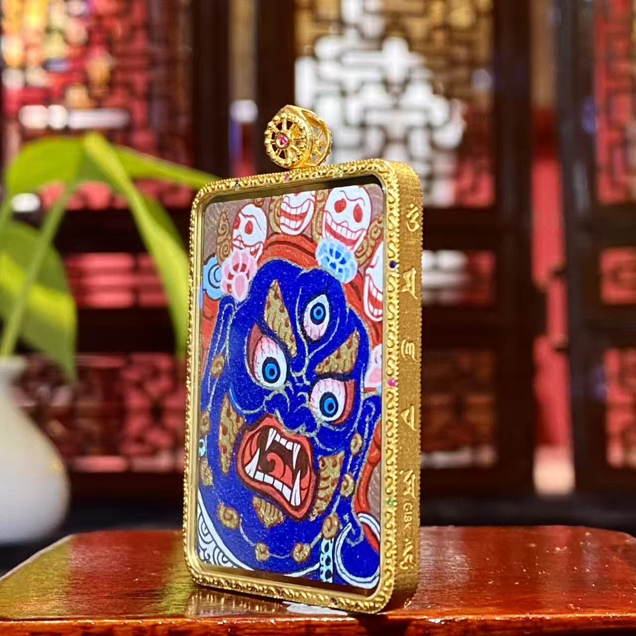 Side view of 18K gold Gawu thangka pendant showing solid structure, sapphire crystal glass and fine Rebgong Tibetan craftsmanship