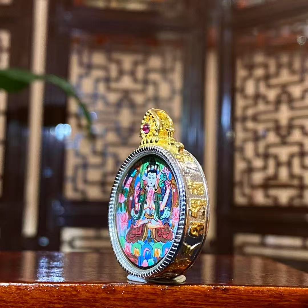 Side view of Four-Armed Avalokiteshvara mini thangka pendant showing the 925 sterling silver Ghau box craftsmanship