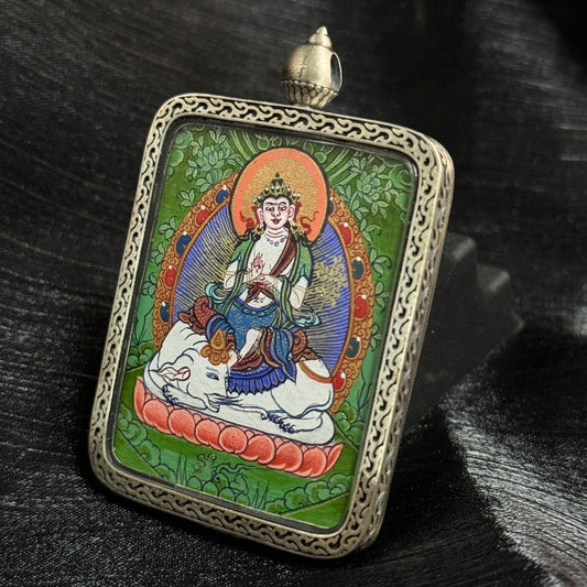 Detail of a Rebgong Cui Thangka showing emerald-toned mineral pigments and fine hand-painted lines from a Chinese National Intangible Cultural Heritage tradition