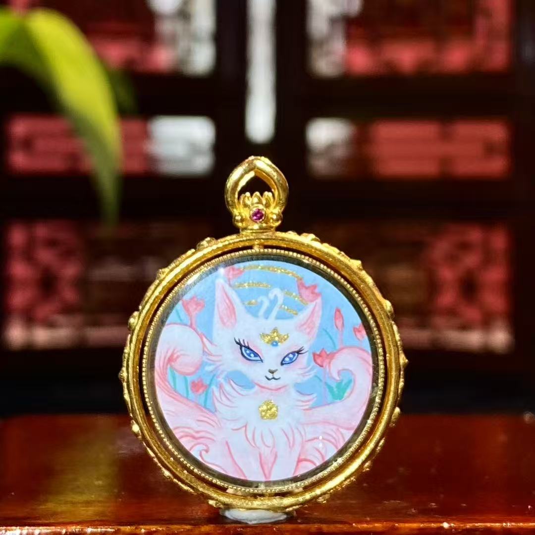 Back view of a Fox Spirit Thangka pendant, double-sided and fully hand-painted in 18K gold using traditional Rebgong craftsmanship