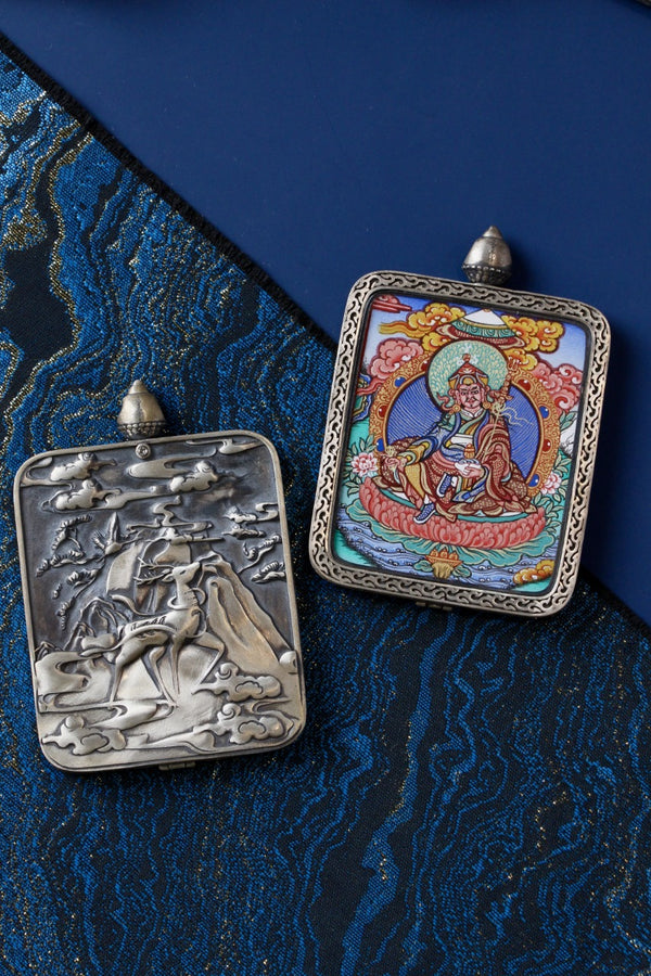 Padmasambhava (Guru Rinpoche) Mini Thangka Pendant – Rebgong Mineral Pigment Art (4 × 5 cm)