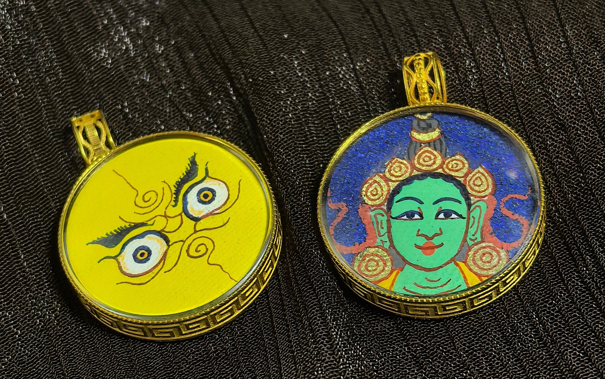 Hand-painted Buddha Head Details on Rebgong Lama Artist Pendant with 18K Gold Inlay