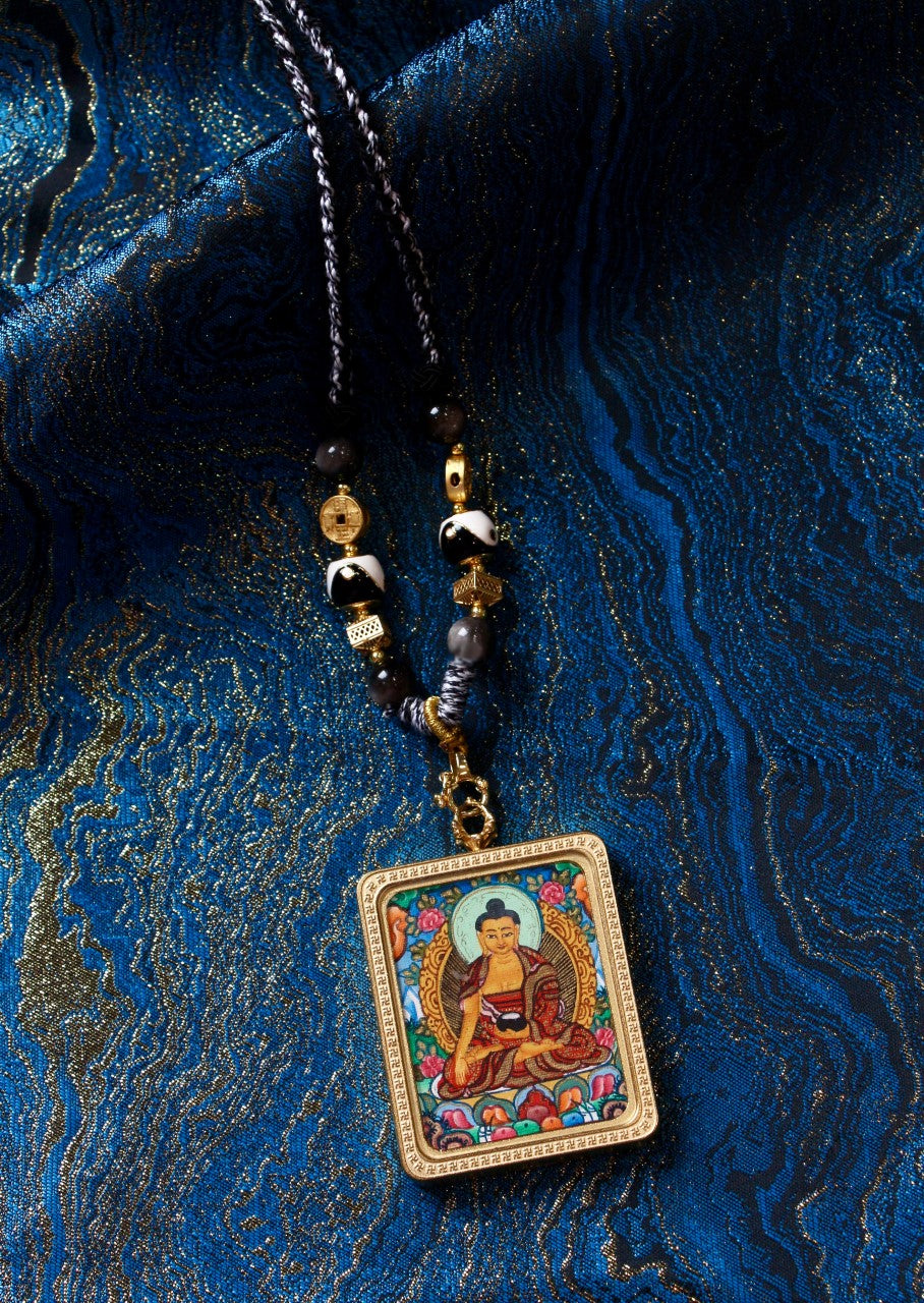 Close-up detail of handcrafted necklace and fittings for Nepalese Color Thangka Shakyamuni Buddha pendant, designed for daily wear and travel