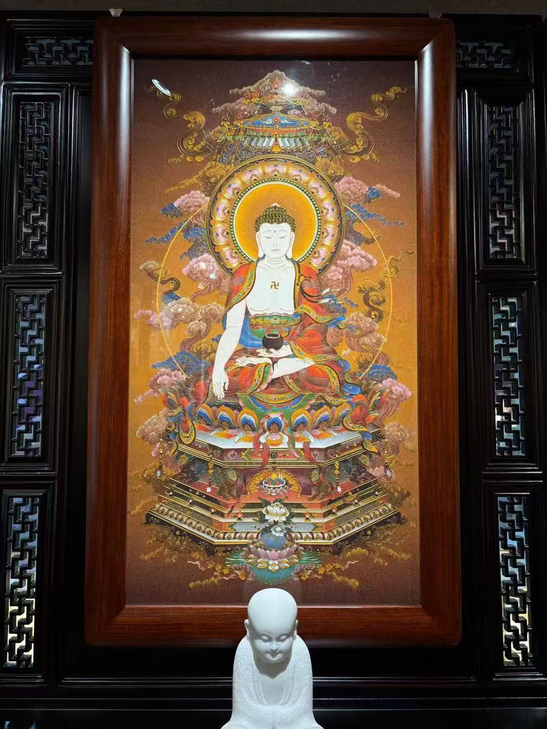 Large-format Shakyamuni Buddha Rebgong gemstone thangka with a painting size of 128 × 75 cm, reflecting balance, wisdom, and contemplative presence.