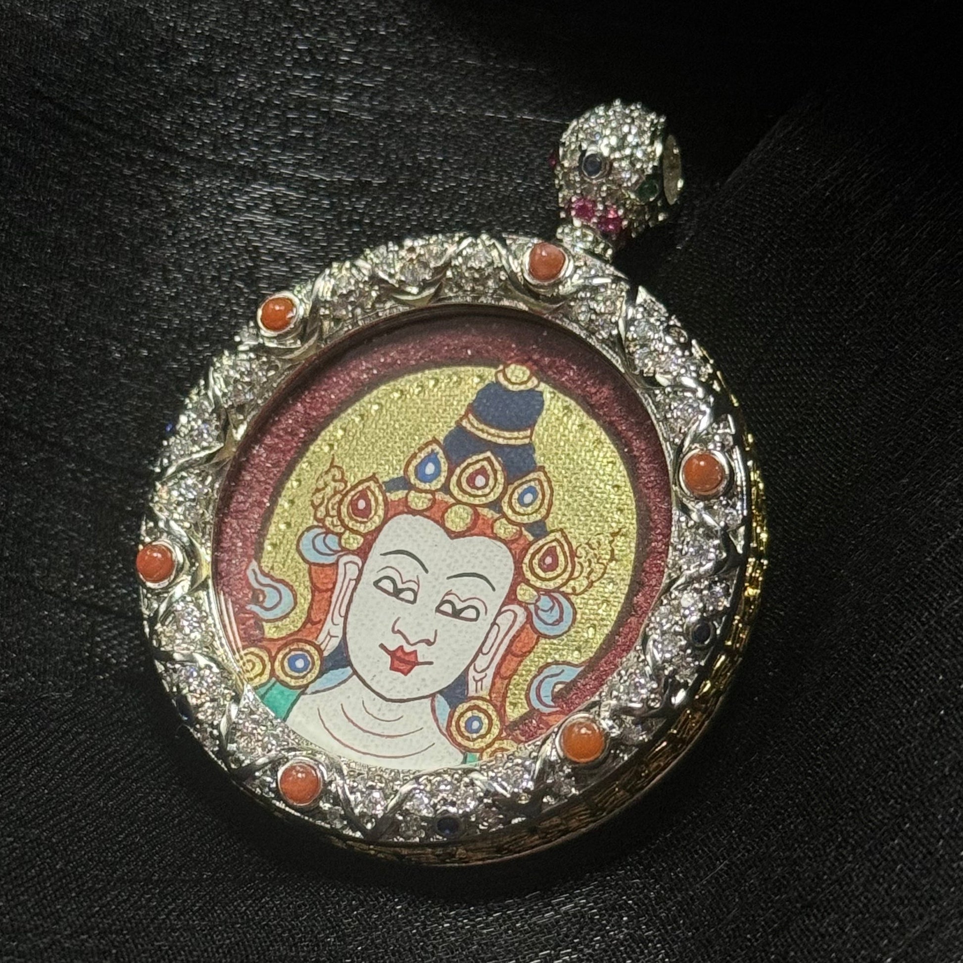 Close-up detail of Mahāsthāmaprāpta Bodhisattva Buddha head thangka, hand-painted by Rebgong artists with coarse mineral cinnabar red background and pure gold powder halo