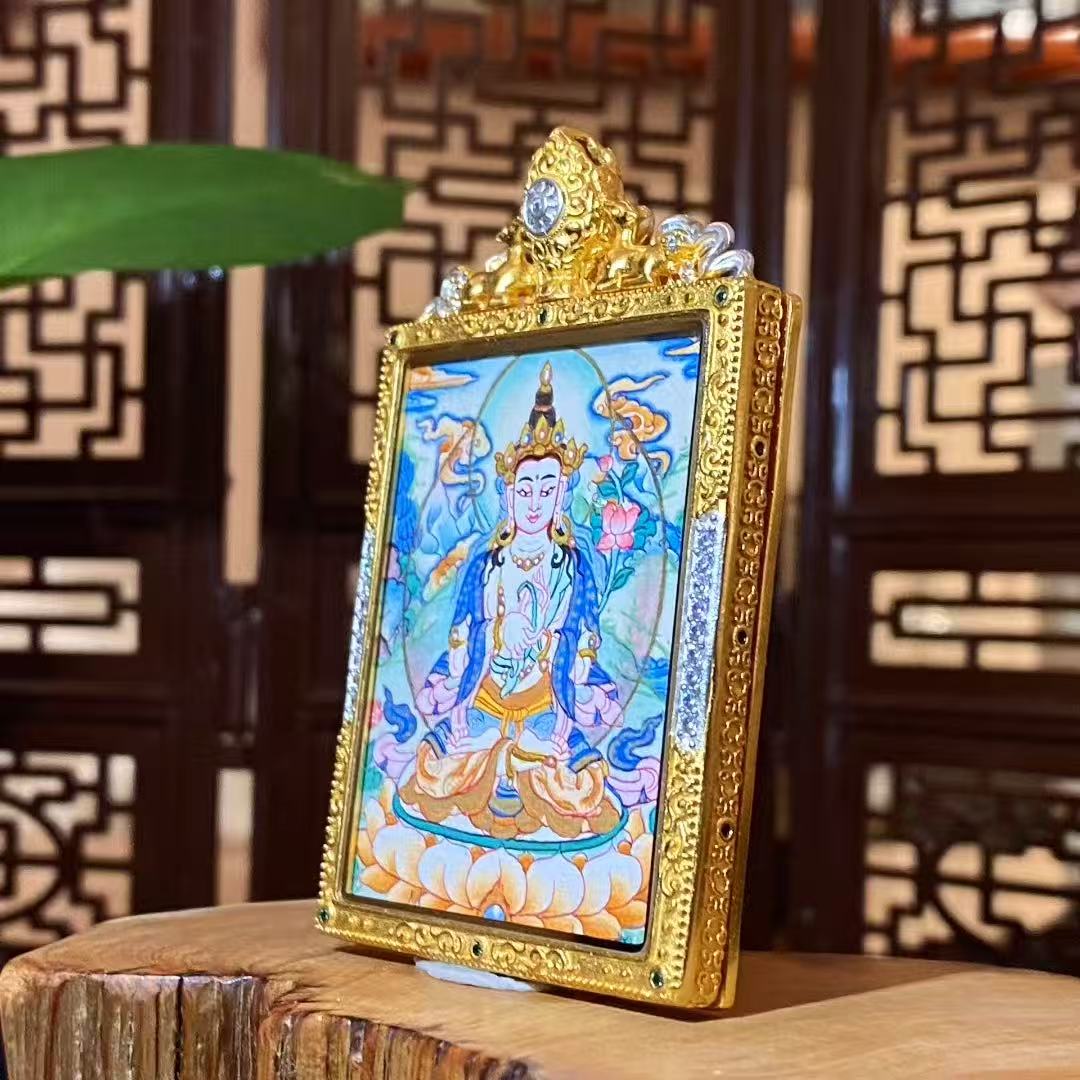 Side detail view of a Mahāsthāmaprāpta Gawu pendant in a gold-plated copper case, showing craftsmanship, depth, and structure suitable for daily wear and meditation