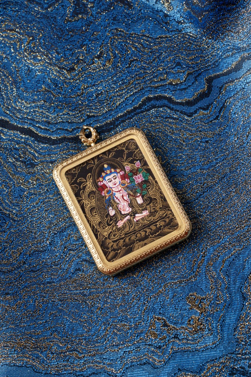 Front view of a Nepal black gold thangka pendant depicting Mahasthamaprapta Bodhisattva, hand-painted by Newar artists with pure gold lines on a black mineral ground, set in a titanium steel case.