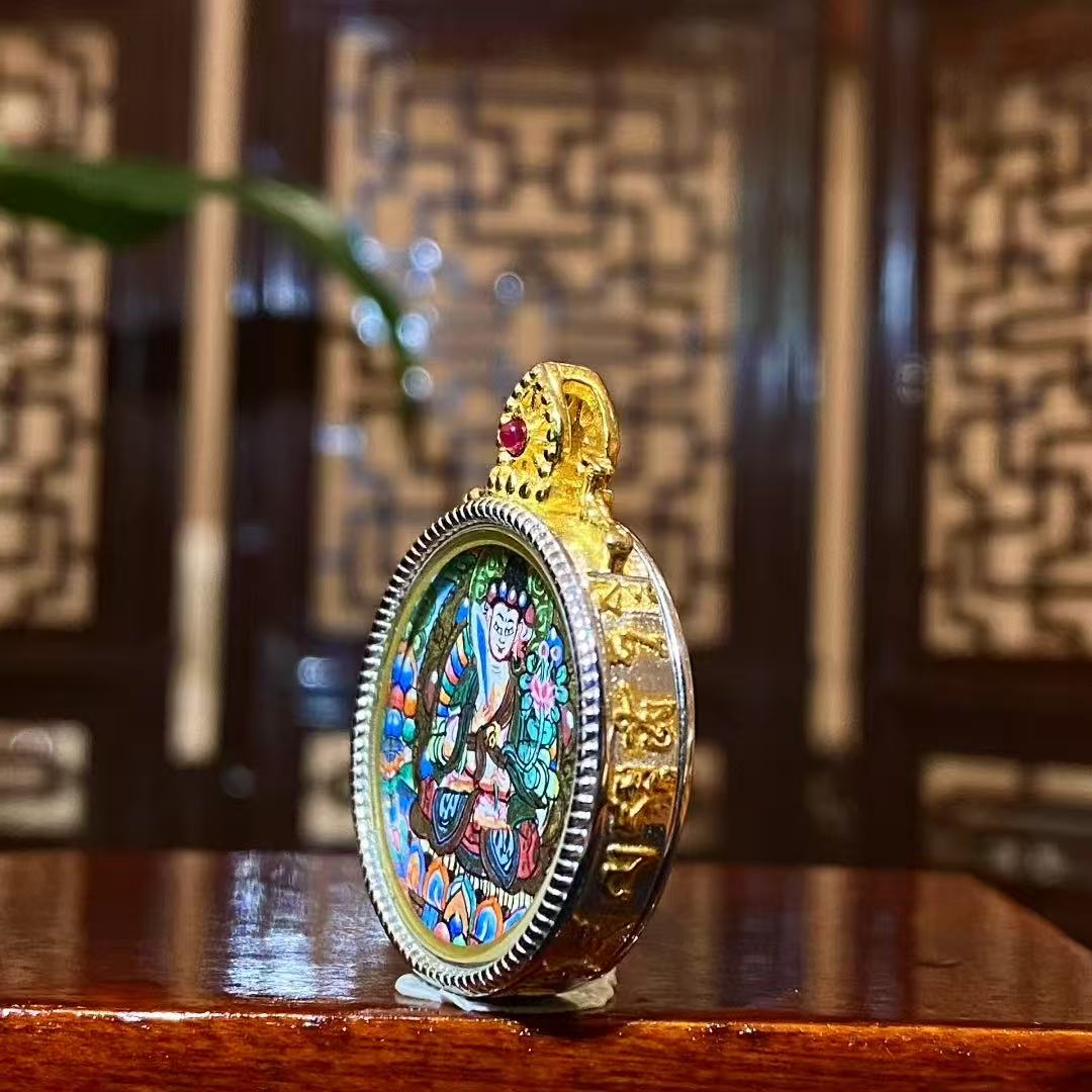 Side view of S925 sterling silver gau pendant housing a hand-painted Akashagarbha Bodhisattva mini thangka