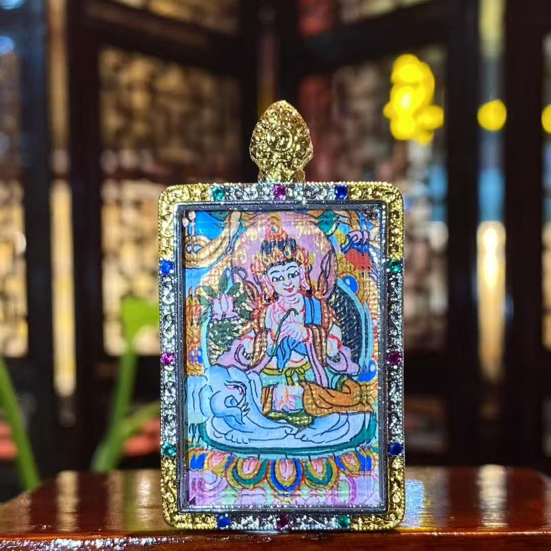 Front view of hand-painted Samantabhadra Bodhisattva thangka pendant in a gold-plated Tibetan Gawu box