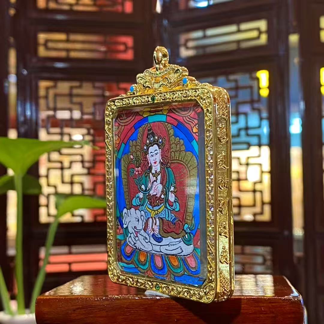 Side view of Samantabhadra Bodhisattva double-sided thangka pendant showing detailed gold-plated copper Tibetan Gawu craftsmanship