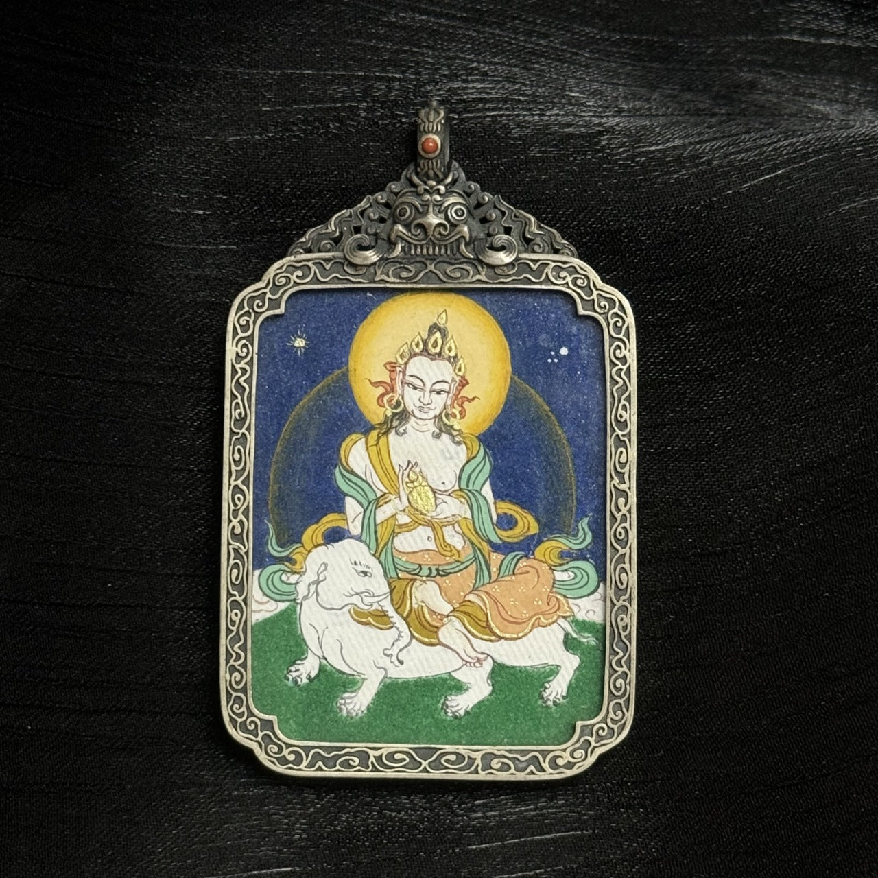 Tibetan Samantabhadra Bodhisattva thangka pendant, guardian deity for Dragon and Snake zodiac signs, promoting success and stability.