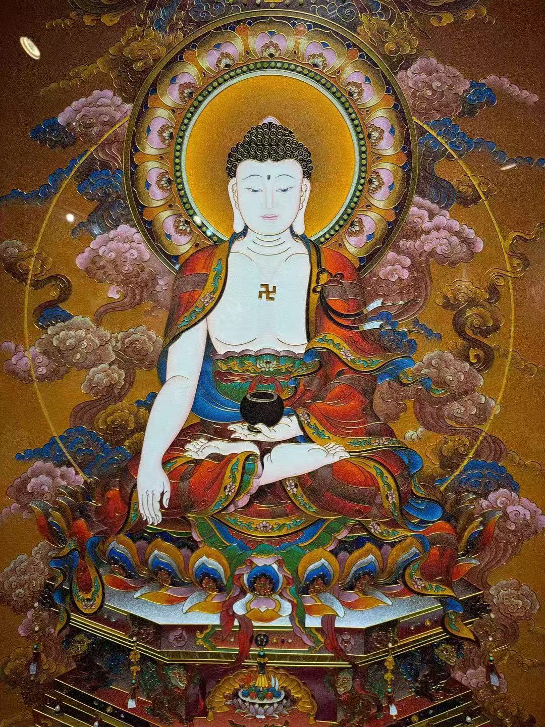 Shakyamuni Buddha gemstone thangka hand-painted in the Rebgong tradition using natural mineral pigments, presenting a serene and dignified image of the Buddha.