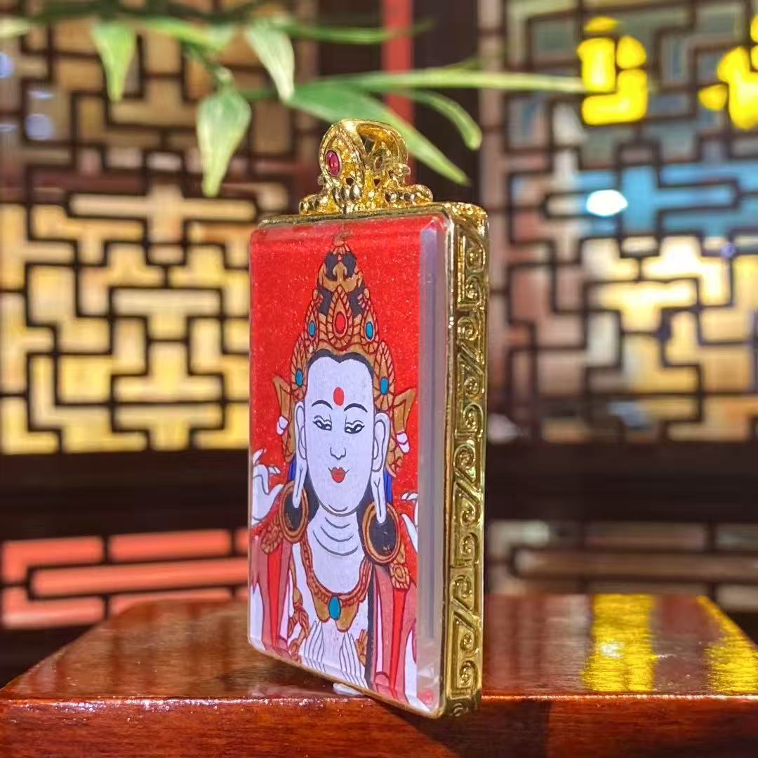 Back view of small Four-Armed Avalokiteshvara thangka pendant showing the gilded copper Ghau box details