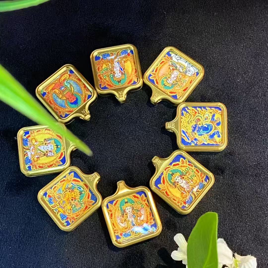 Side view of square titanium steel gau box pendant housing gold-outlined Tibetan thangka artwork