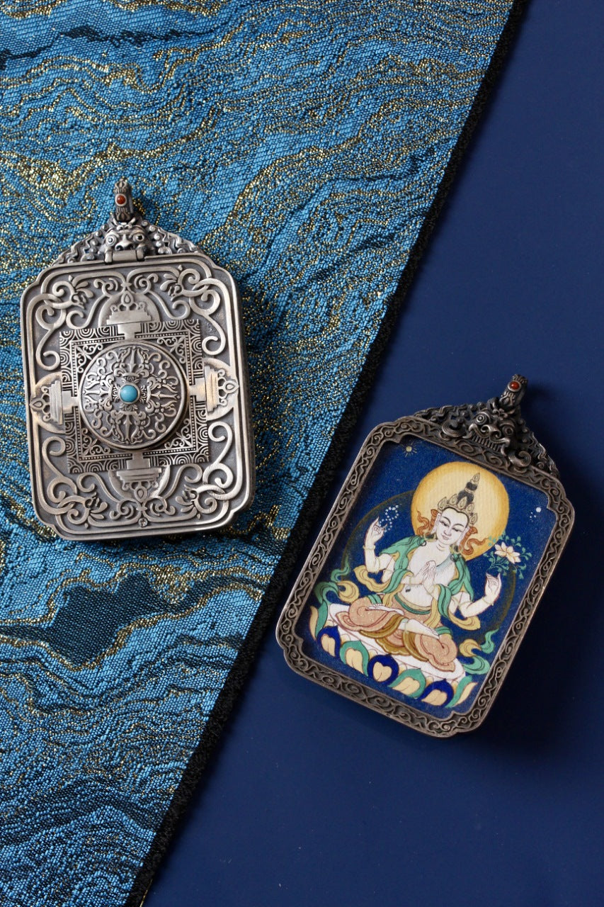 Front-and-back view of a Four-Armed Avalokiteshvara mini thangka pendant—Tibetan mineral pigment painting with an ornate vintage silver case, portable for daily protection and peaceful family harmony (Zodiac Rat guardian).
