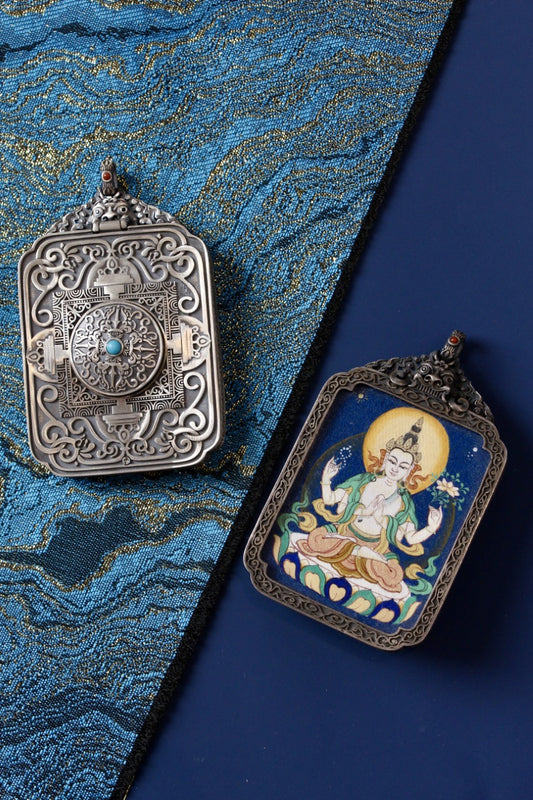 Front-and-back view of a Four-Armed Avalokiteshvara mini thangka pendant—Tibetan mineral pigment painting with an ornate vintage silver case, portable for daily protection and peaceful family harmony (Zodiac Rat guardian).
