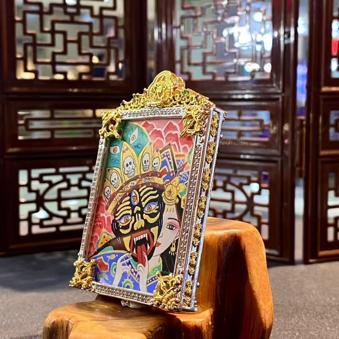 Side view of the double-sided Zaki Lhamo and Green Tara thangka showing the thickness and metal craftsmanship of the gold-plated copper gau box