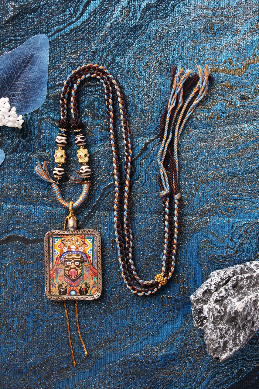 Complete Zaki Lhamo thangka pendant set including braided necklace, detachable cord, and handcrafted Rebgong gold powder painting, presented as a collectible Tibetan wealth amulet gift