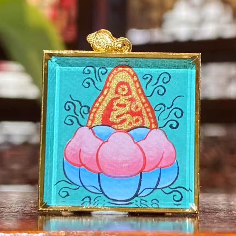 Back view of Zaki Thangka pendant showing the mantra seed syllable Om (ॐ), hand-painted in 18K gold, Rebgong Tibetan Thangka art