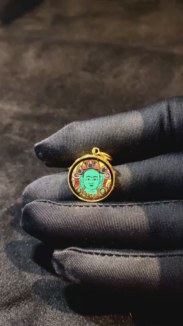 Product video showcasing a mini Green Tara Thangka pendant, hand-painted with 18K gold in Rebgong tradition and housed in a solid 18K gold Gau box with double-sided sapphire crystal.

